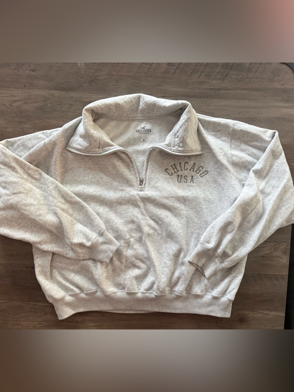 Hollister Men's Chicago USA Light Gray Quarter-Zip Sweatshirt